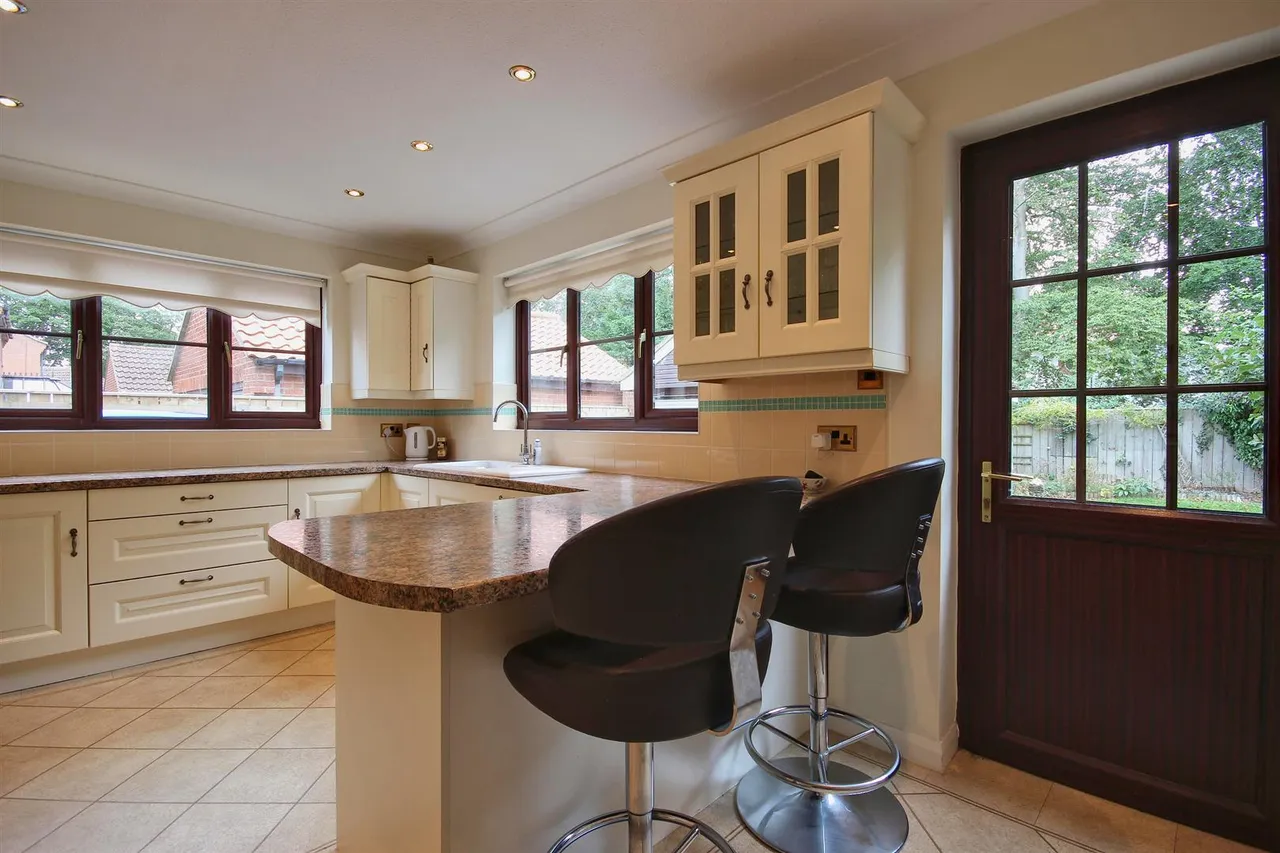 50 Cheyne Walk, Hornsea, photo 5