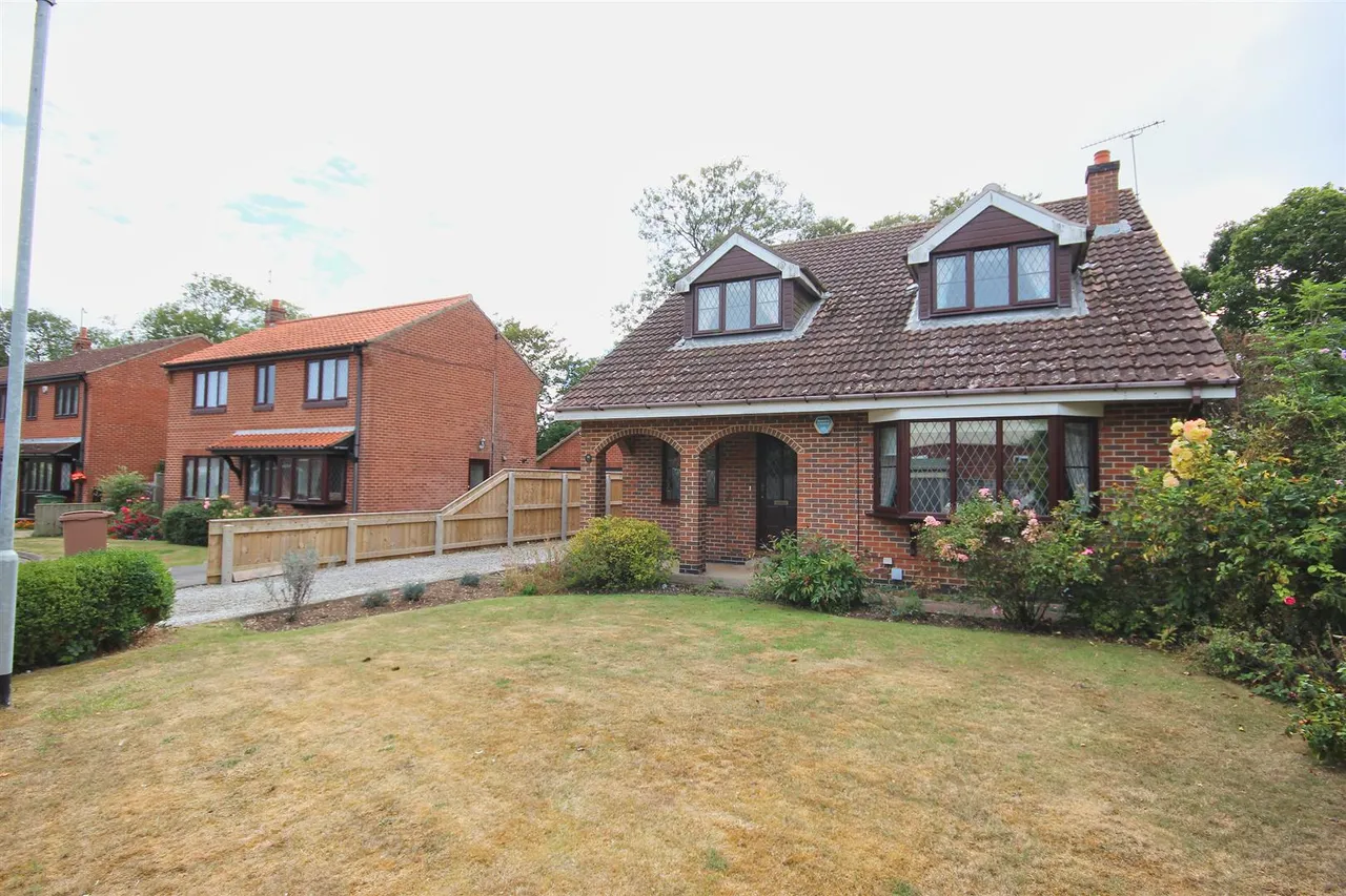 4 bed house for sale — 50 Cheyne Walk, Hornsea