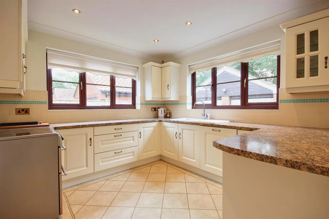 50 Cheyne Walk, Hornsea, photo 6