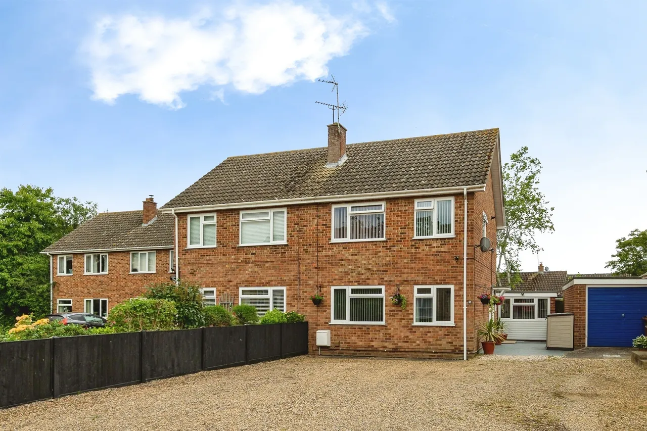 3 bed house for sale — Pilgrims Way, Harleston