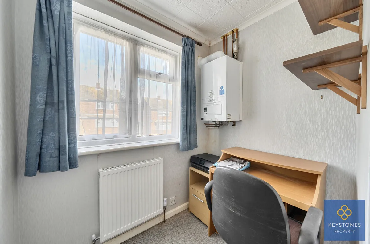 Hale End, Romford, RM3 7ED, photo 16