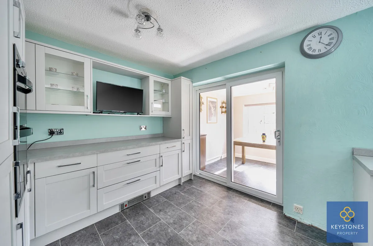 Hale End, Romford, RM3 7ED, photo 8