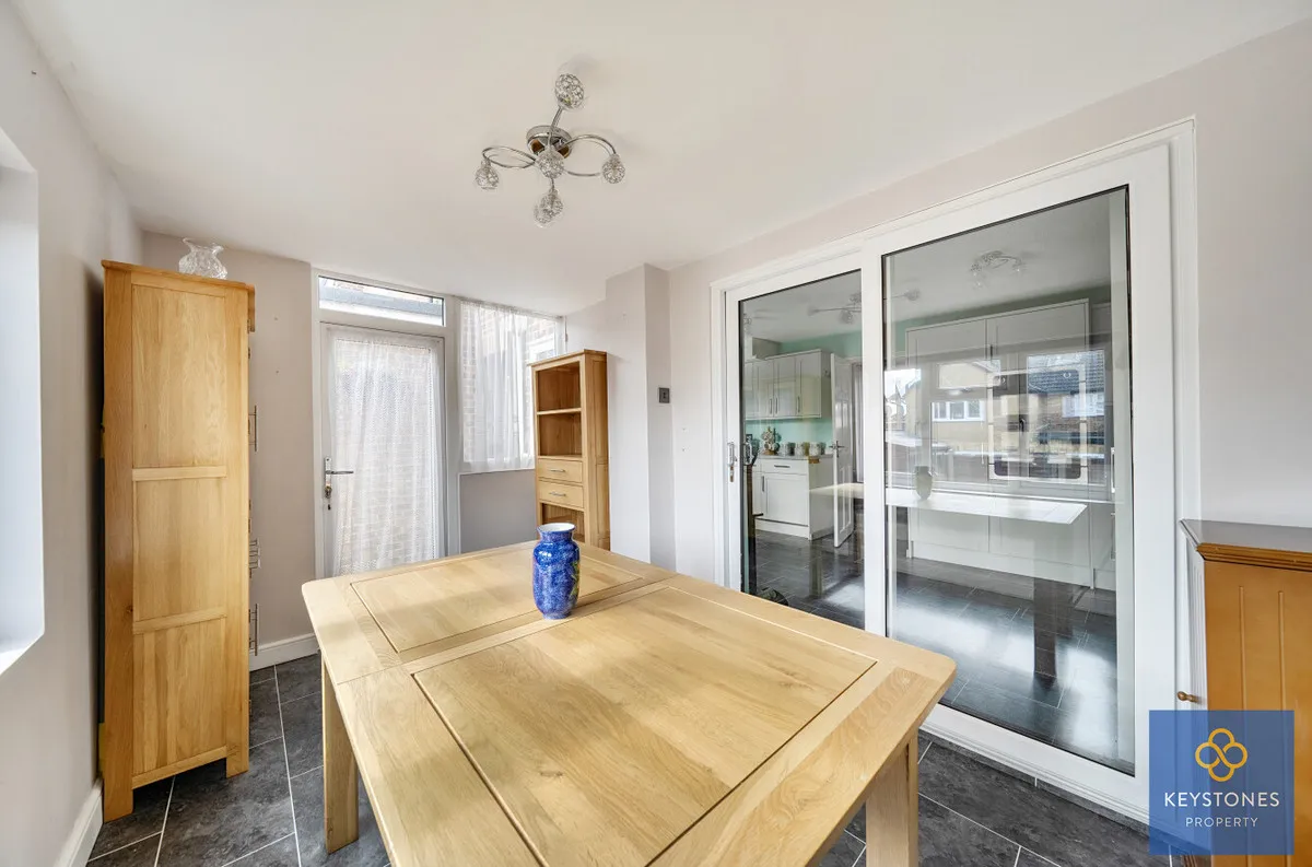 Hale End, Romford, RM3 7ED, photo 4