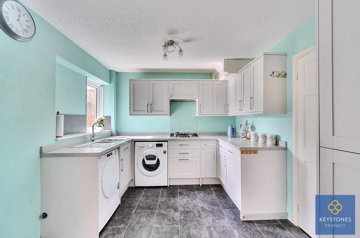 Hale End, Romford, RM3 7ED, photo 6