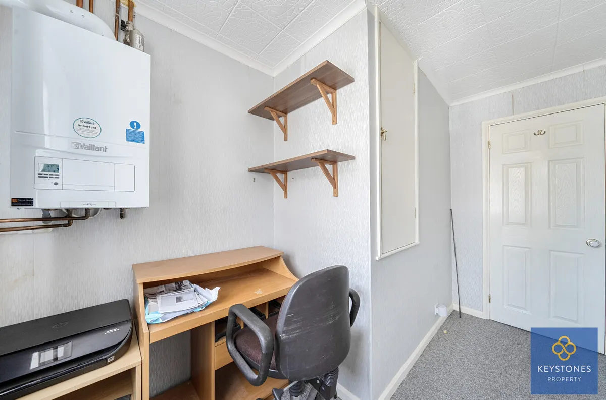 Hale End, Romford, RM3 7ED, photo 15