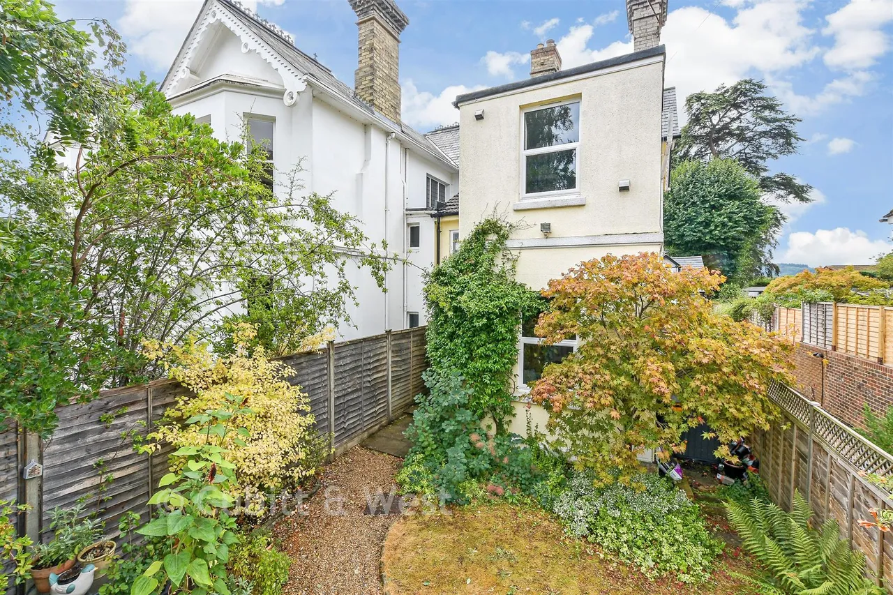 2 bed house for sale, Knoll Road, Dorking, RH4