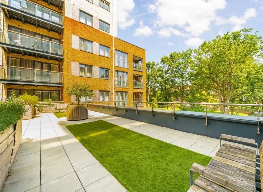 Colonnade Gardens, Acton, W3, photo 5