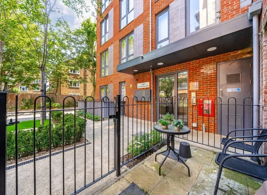 Colonnade Gardens, Acton, W3, photo 6