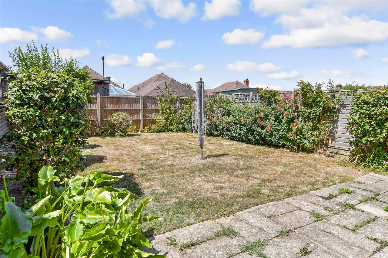 The Crescent, Lancing, BN15, photo 2