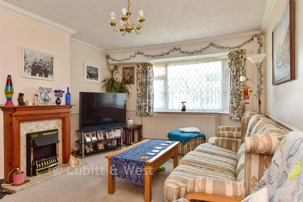 The Crescent, Lancing, BN15, photo 3