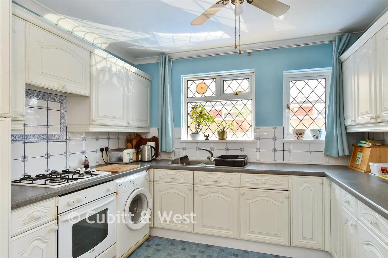 The Crescent, Lancing, BN15, photo 4