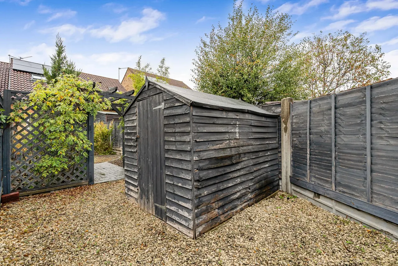 Alexander Road, Egham, TW20, photo 18