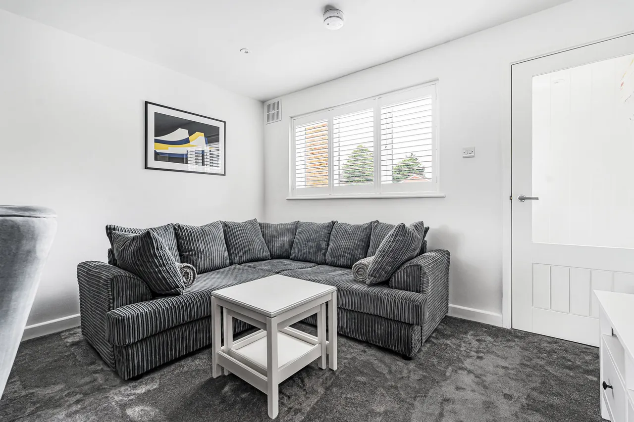 Alexander Road, Egham, TW20, photo 6