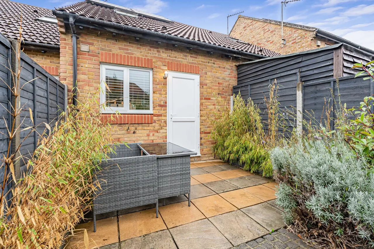 Alexander Road, Egham, TW20, photo 11