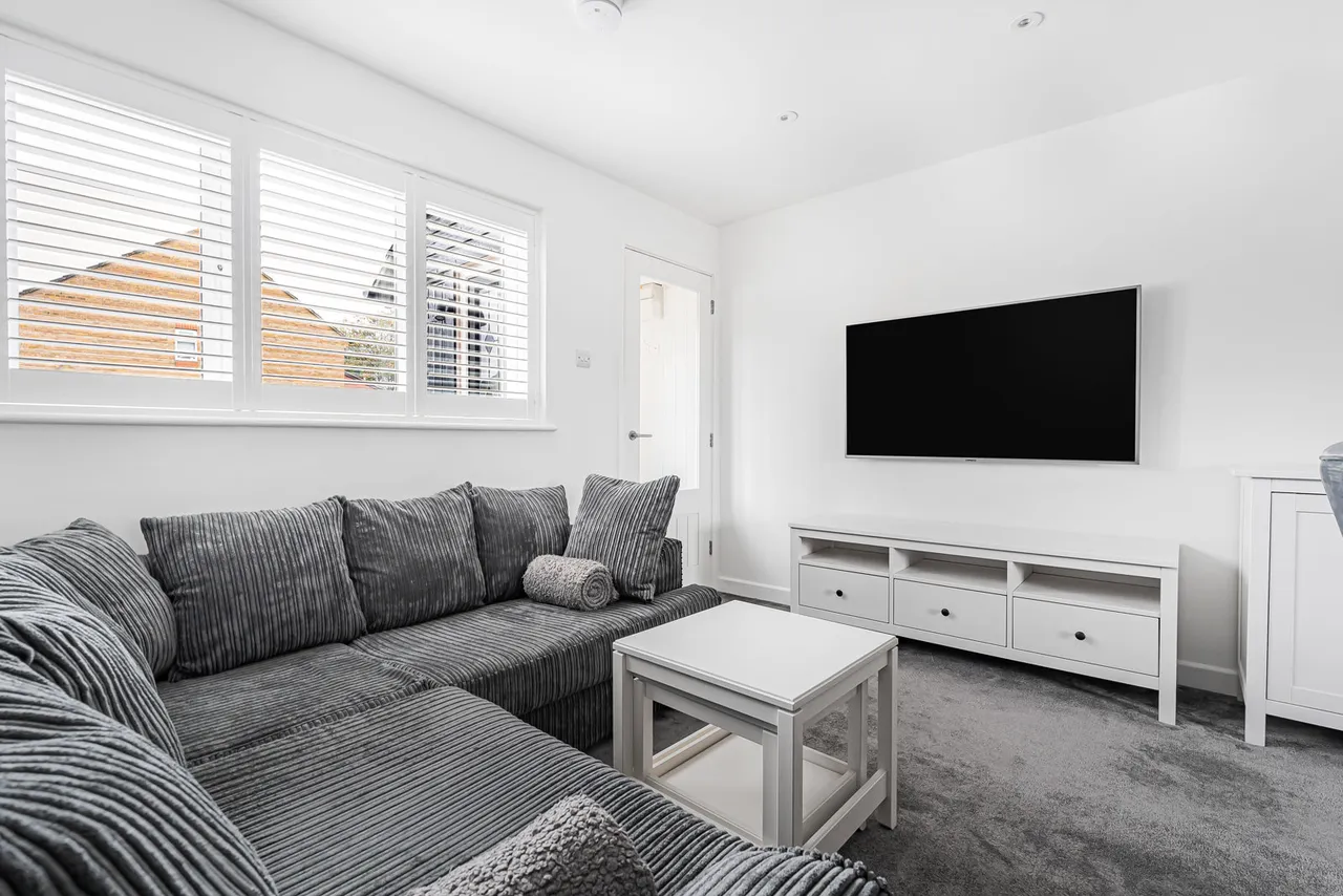 Alexander Road, Egham, TW20, photo 7