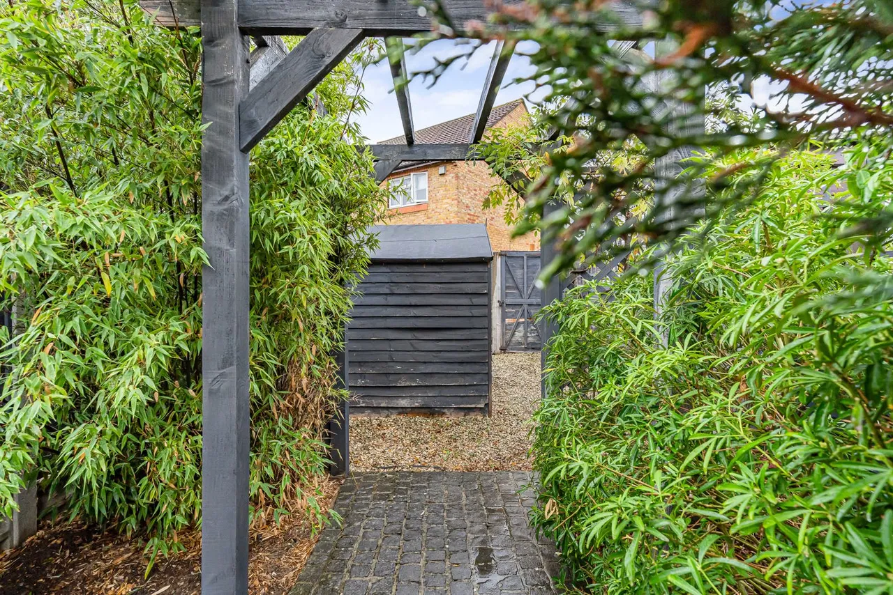 Alexander Road, Egham, TW20, photo 19
