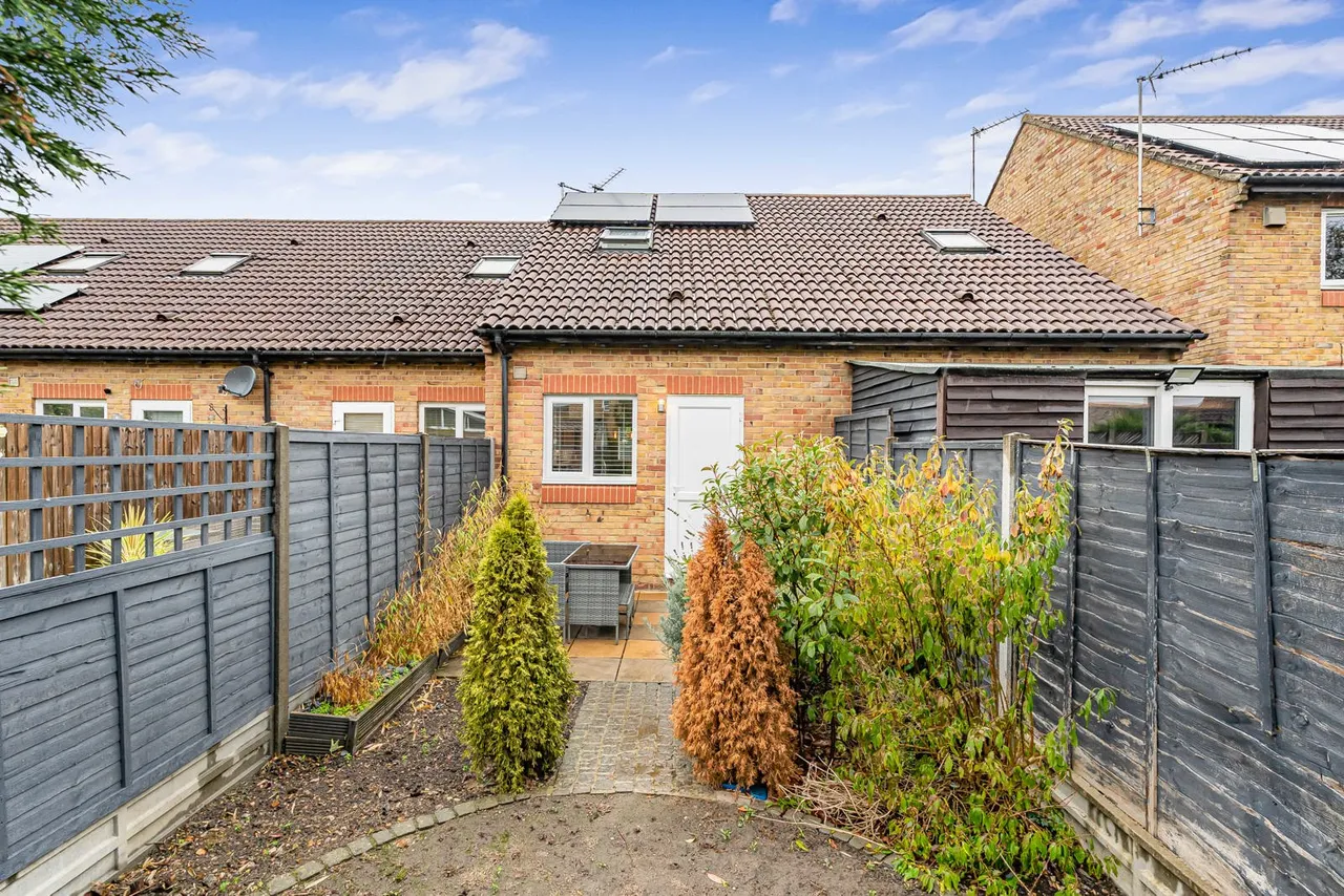 Alexander Road, Egham, TW20, photo 16