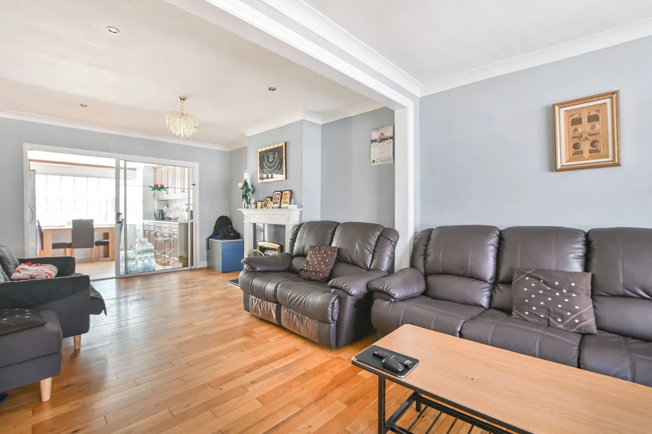 4 bed house for sale — 59 Review Road, London