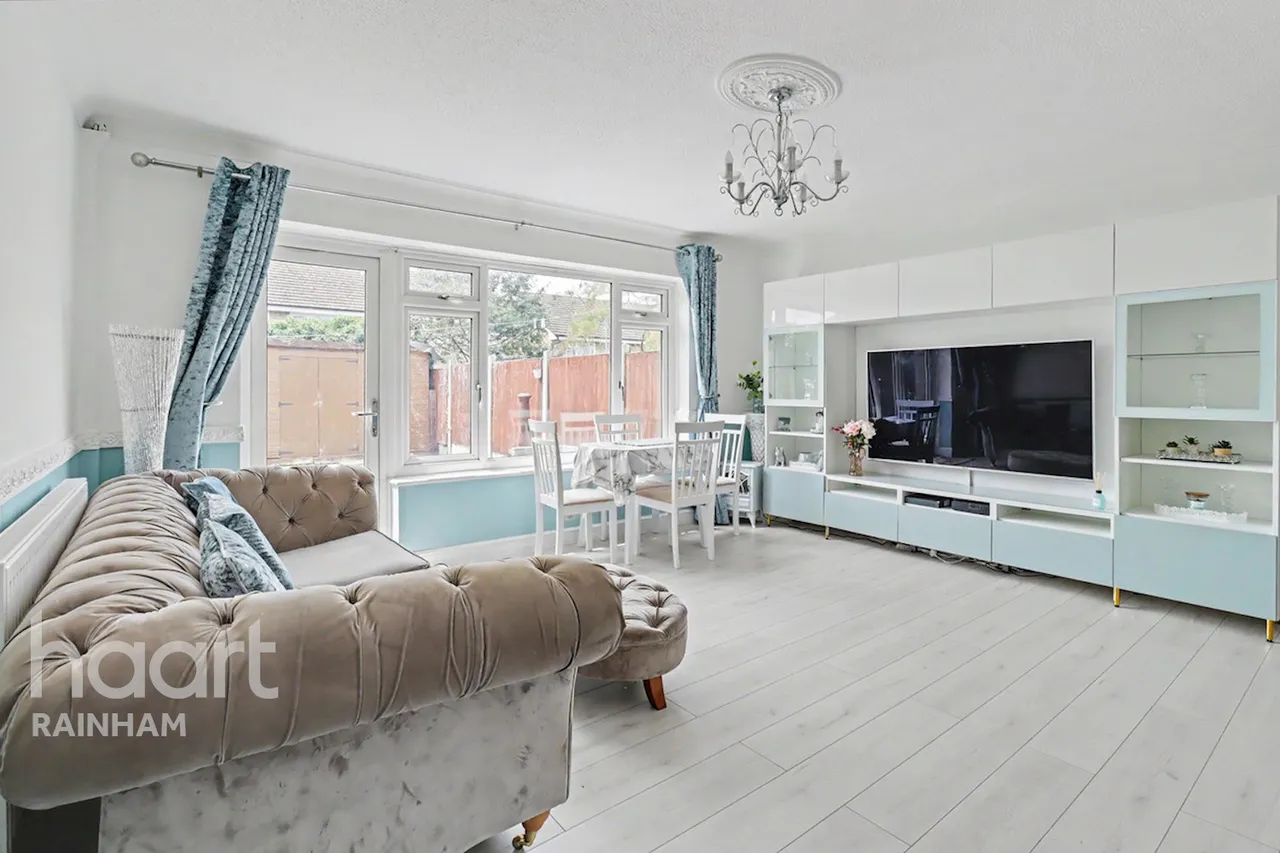Durrants Close, Rainham, RM13, photo 2