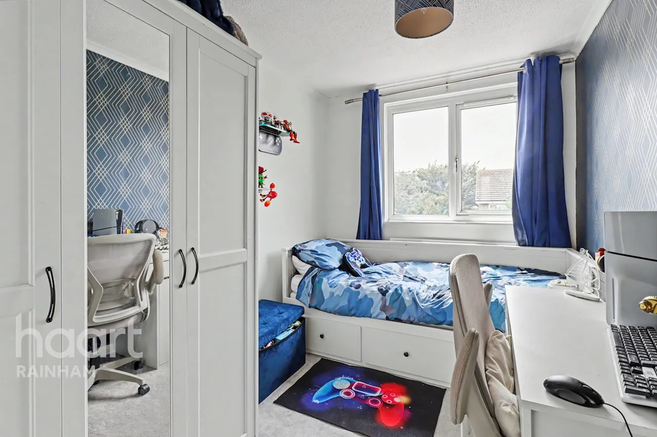 Durrants Close, Rainham, RM13, photo 9