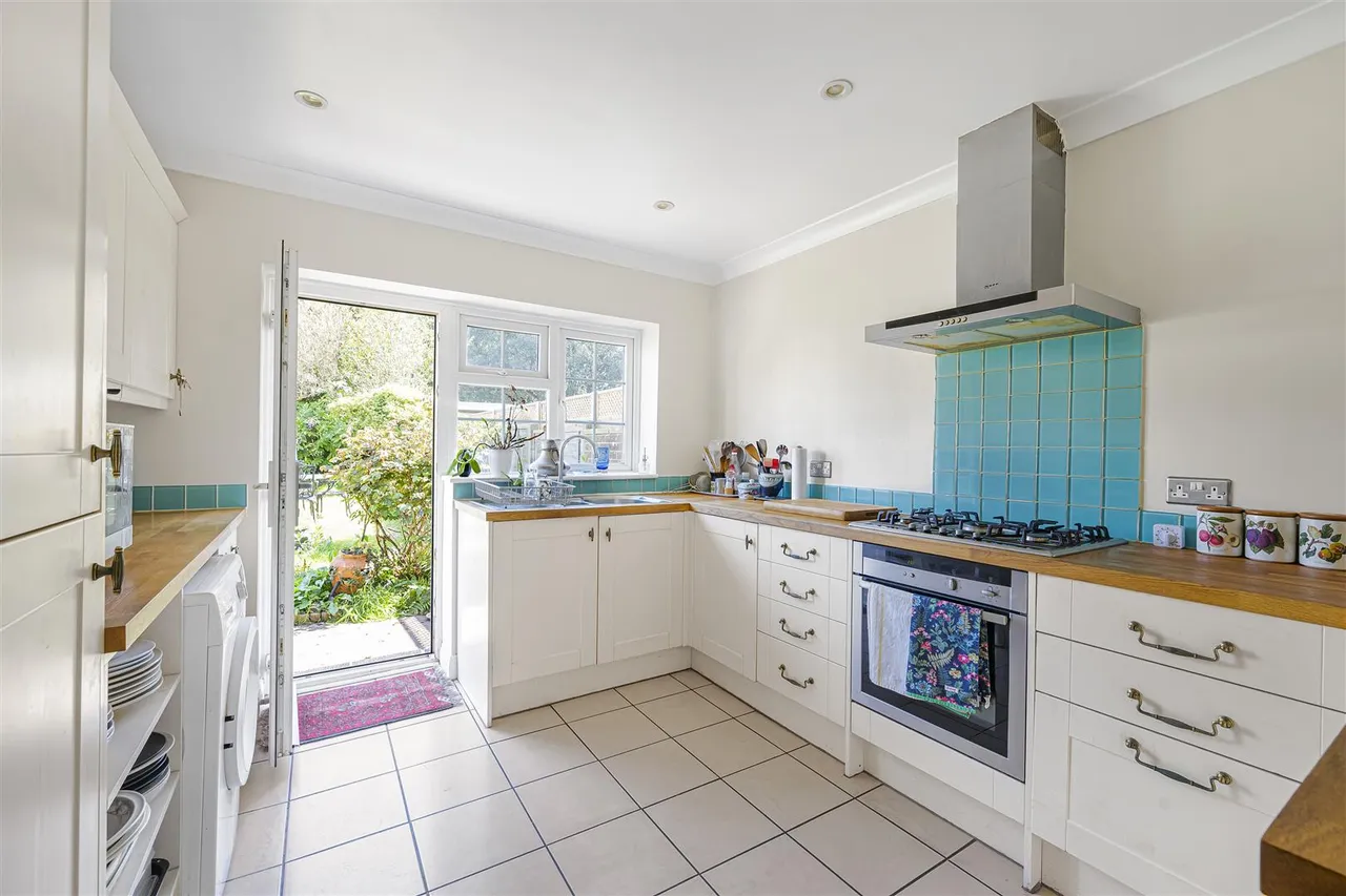 Steyning Close, Seaford, photo 3