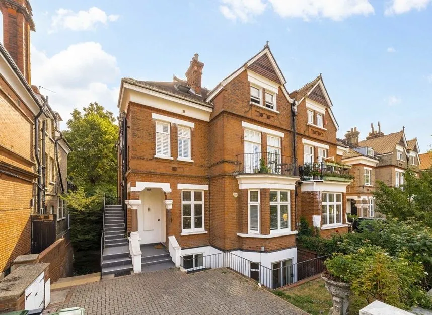3 bed flat for sale — Priory Road, West Hampstead, NW6