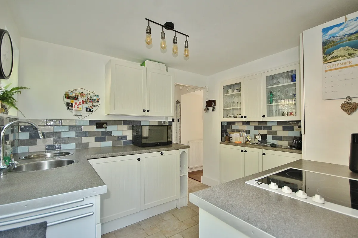Leafield Road, Crawley, photo 9