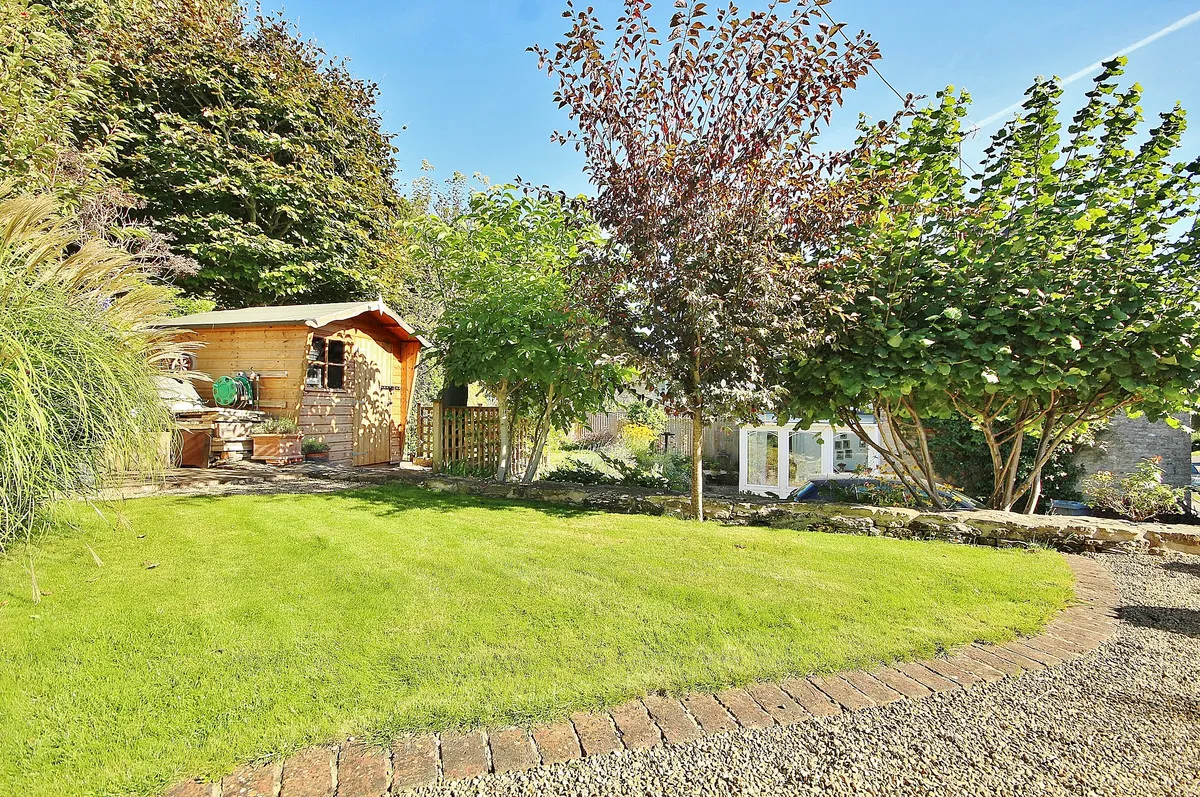 Leafield Road, Crawley, photo 6