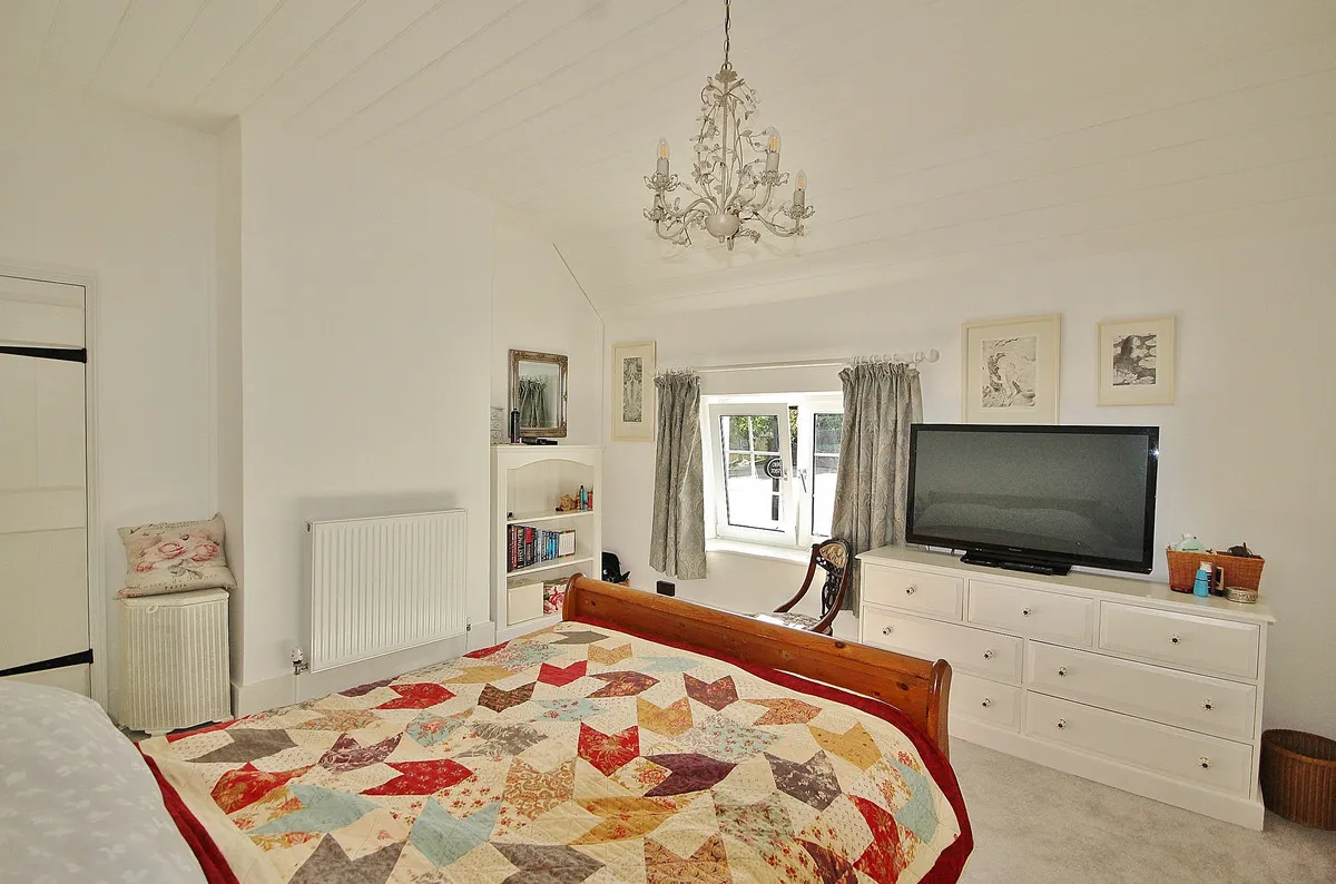 Leafield Road, Crawley, photo 12