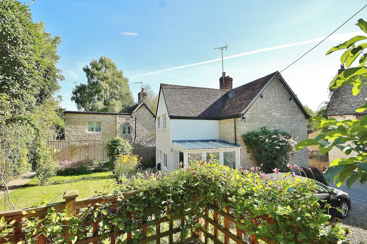 Leafield Road, Crawley, photo 17