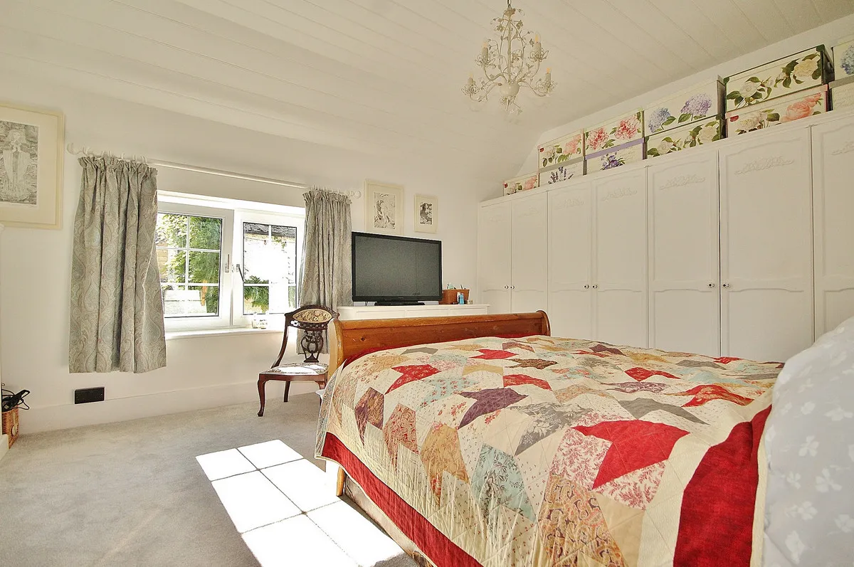 Leafield Road, Crawley, photo 13