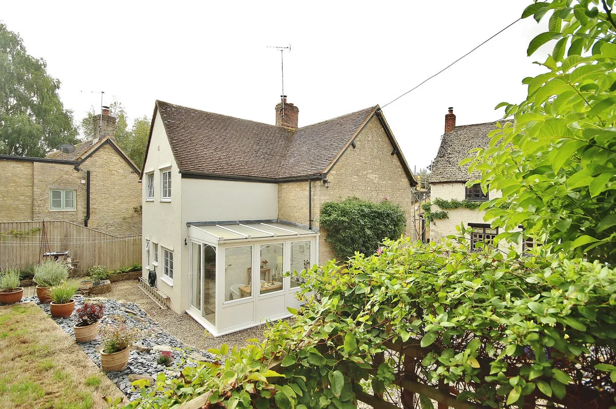 Leafield Road, Crawley, photo 2