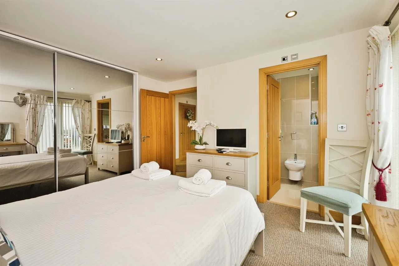 Swandown, Cricket St. Thomas, TA20, photo 13