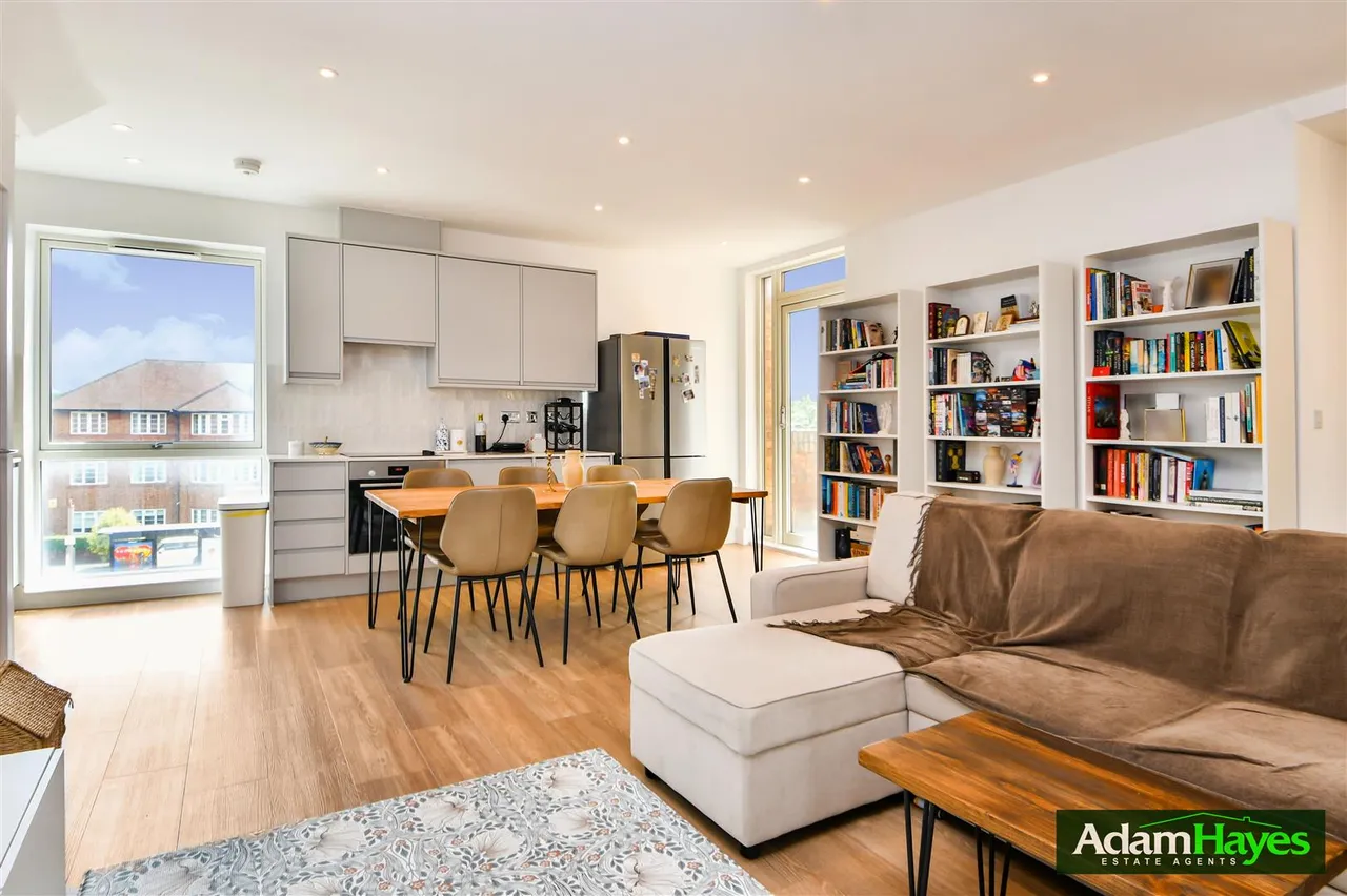 2 bed flat for sale, Edgewood Mews, Finchley, N3