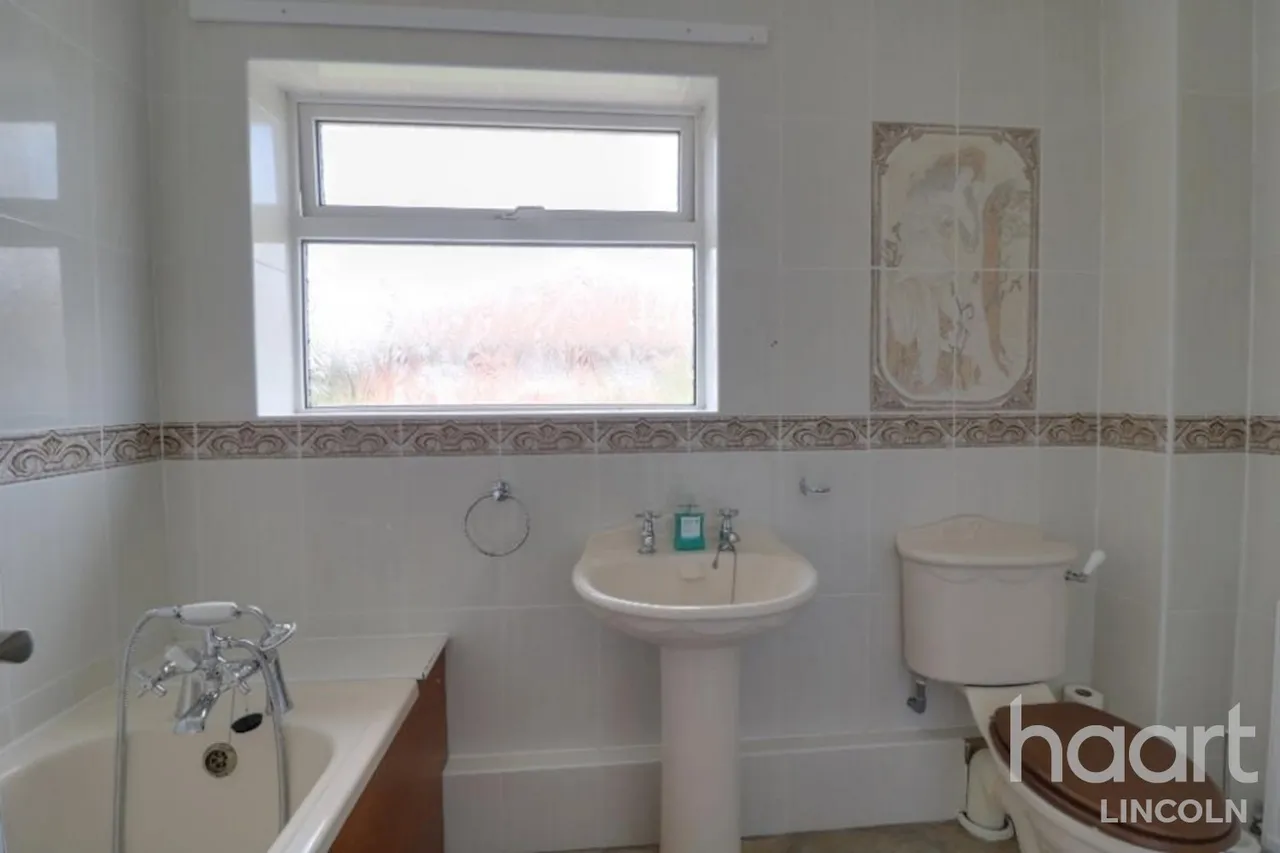 Greetwell Place, LN2, photo 13