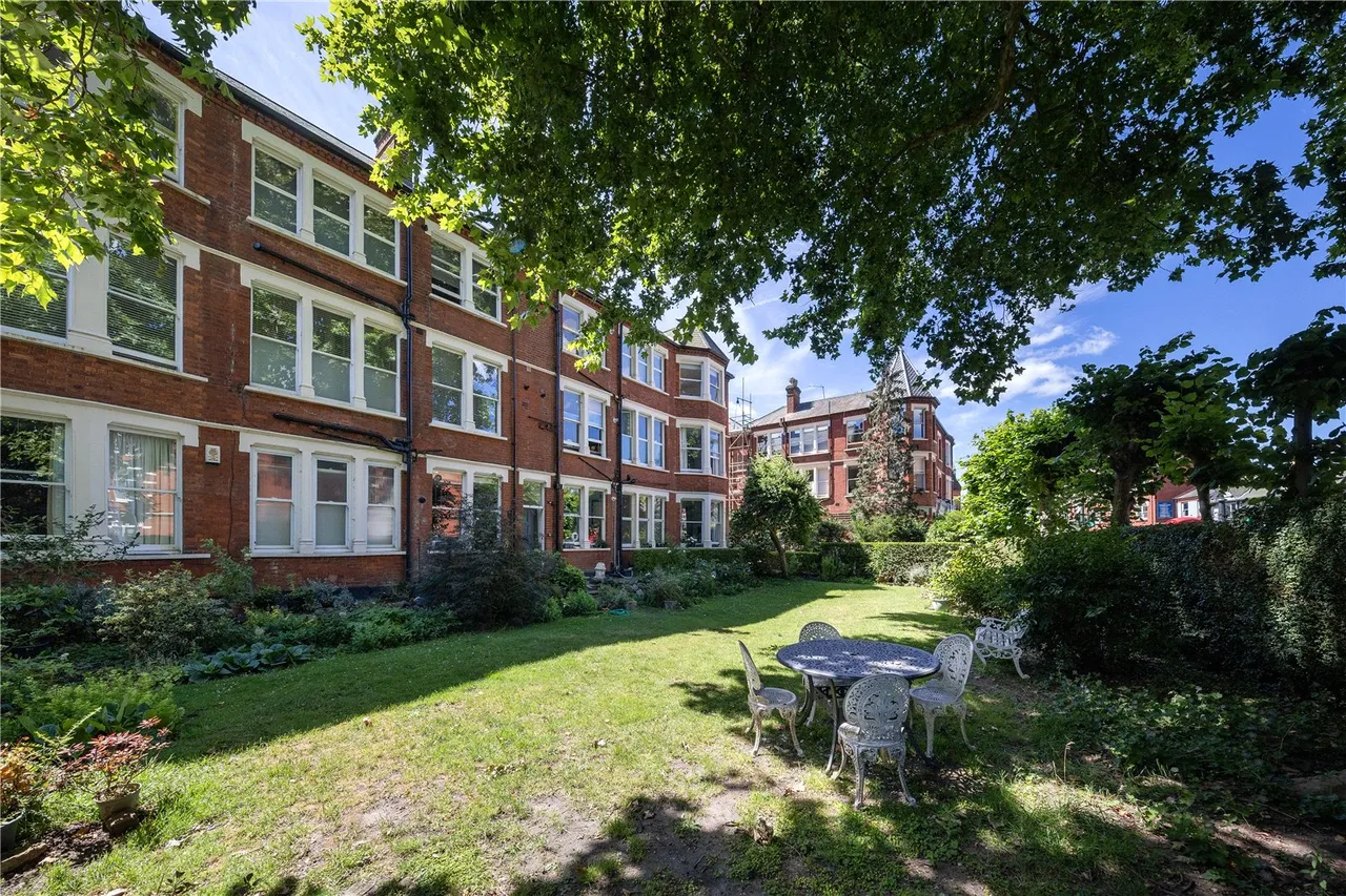 Clevedon Road, TW1, photo 14