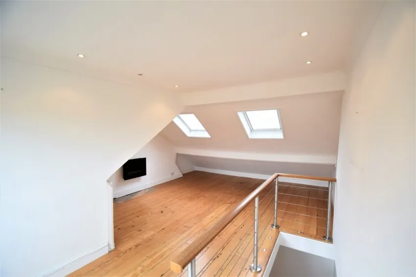 Coombe Road, Chiswick, photo 9