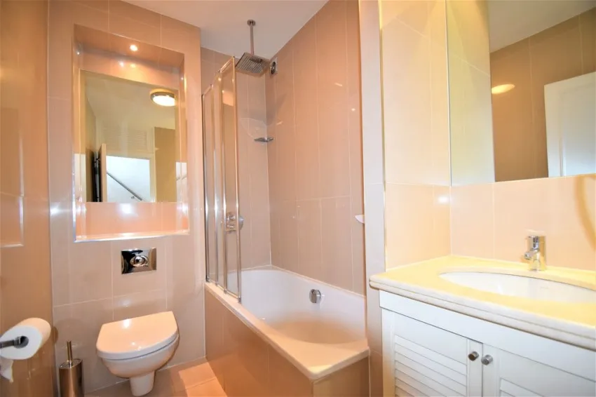 Coombe Road, Chiswick, photo 6