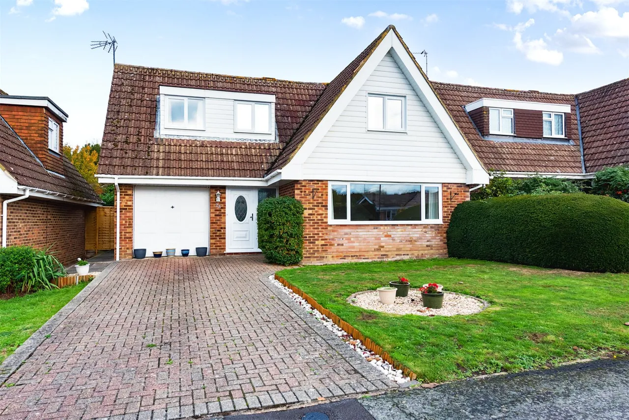 Old Cross Tree Way, Ash Green, Guildford, Surrey, GU12 6HT, photo 16