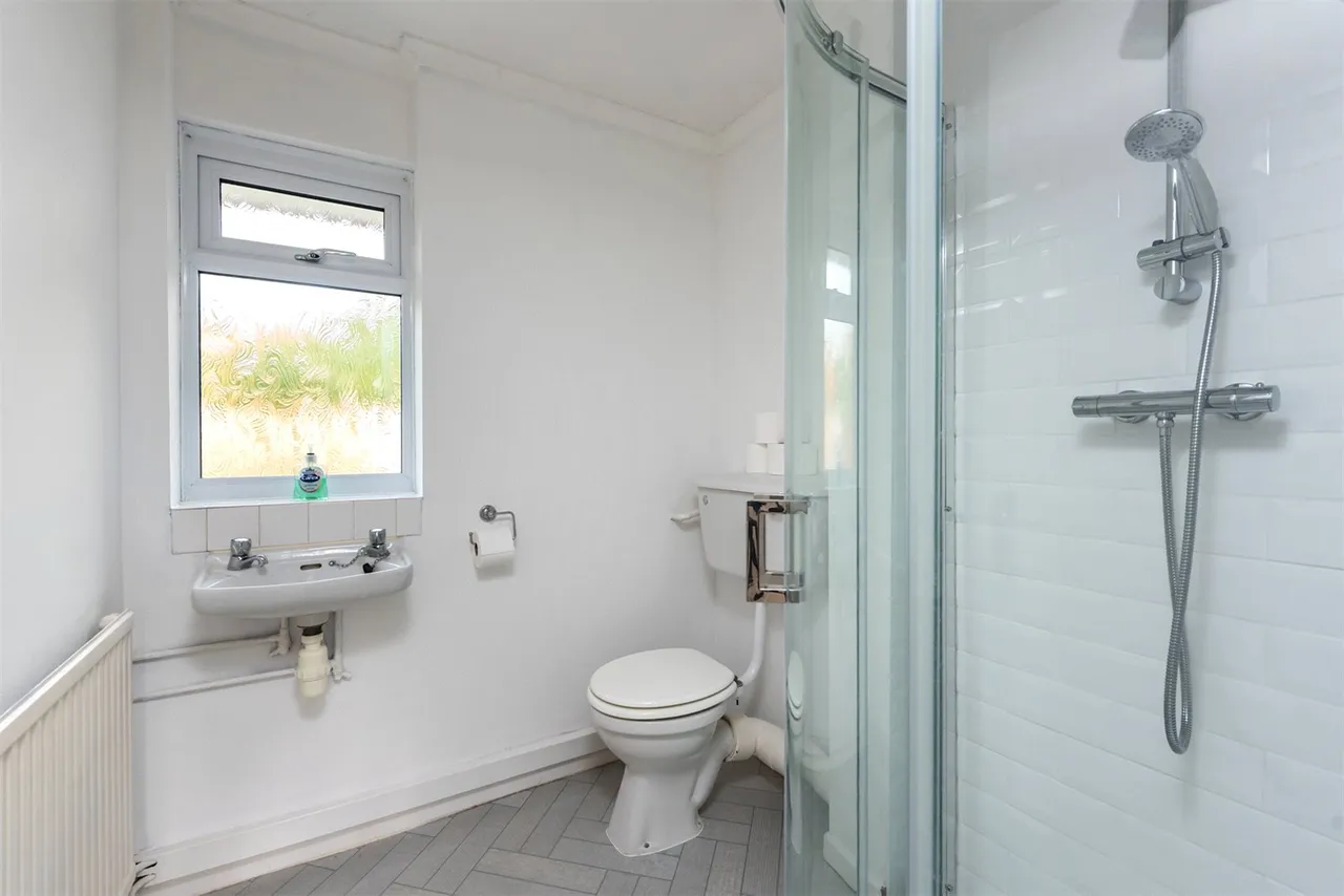 Old Cross Tree Way, Ash Green, Guildford, Surrey, GU12 6HT, photo 12