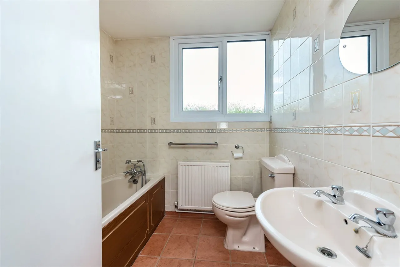 Old Cross Tree Way, Ash Green, Guildford, Surrey, GU12 6HT, photo 8