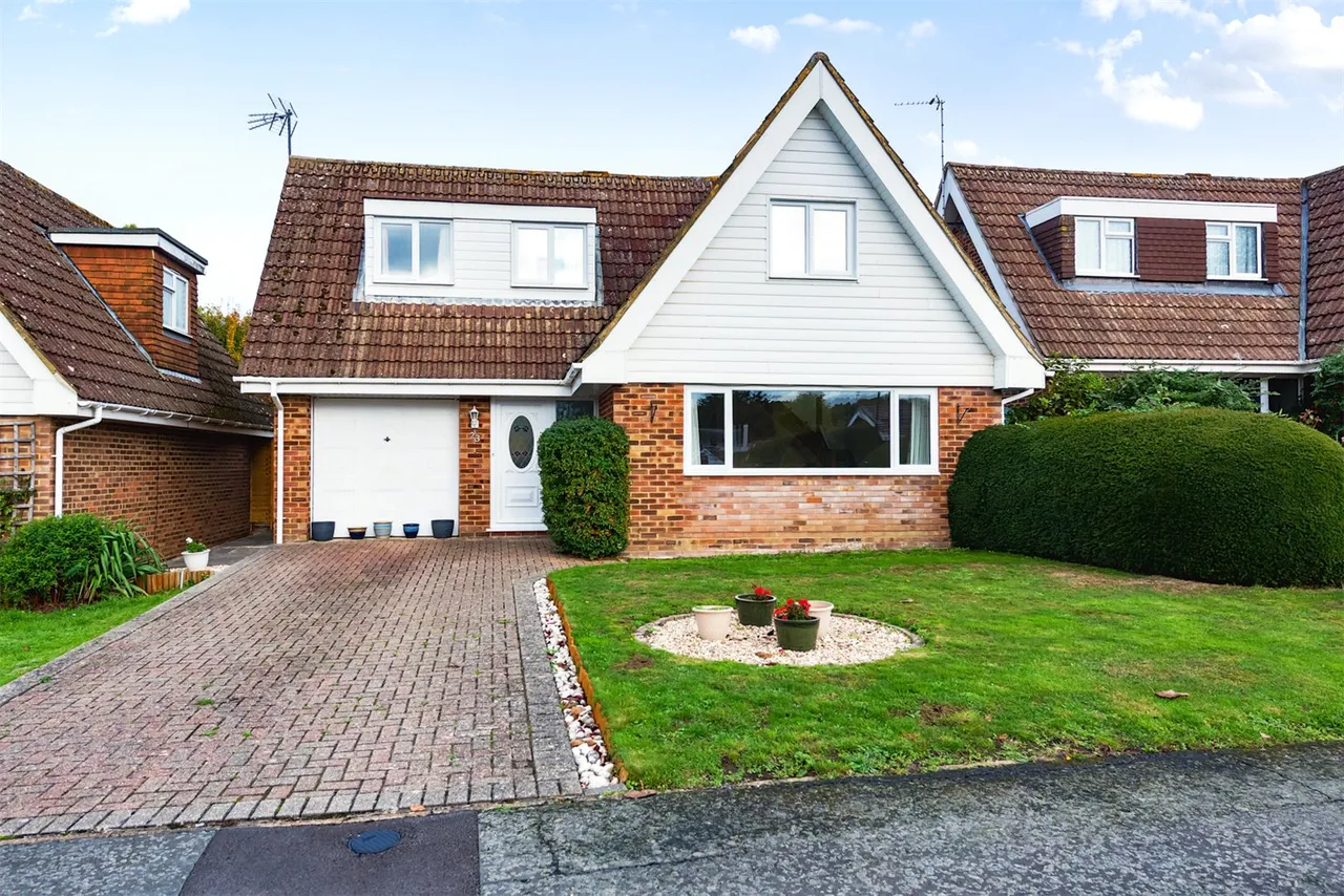 3 bed house for sale — Old Cross Tree Way, Ash Green, Guildford, Surrey, GU12 6HT