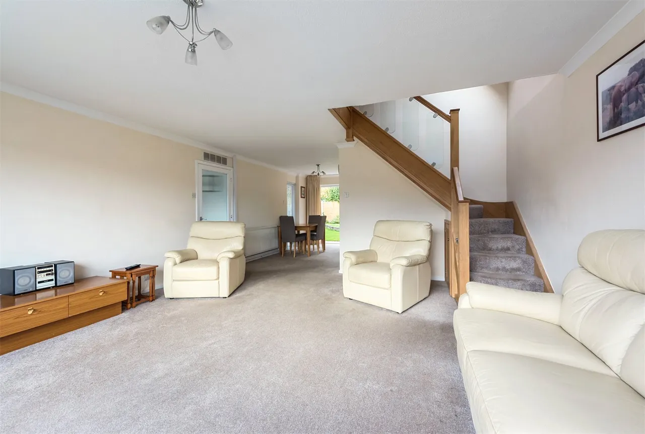 Old Cross Tree Way, Ash Green, Guildford, Surrey, GU12 6HT, photo 3