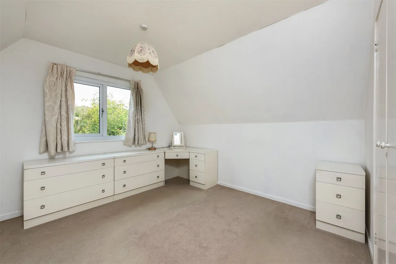 Old Cross Tree Way, Ash Green, Guildford, Surrey, GU12 6HT, photo 7