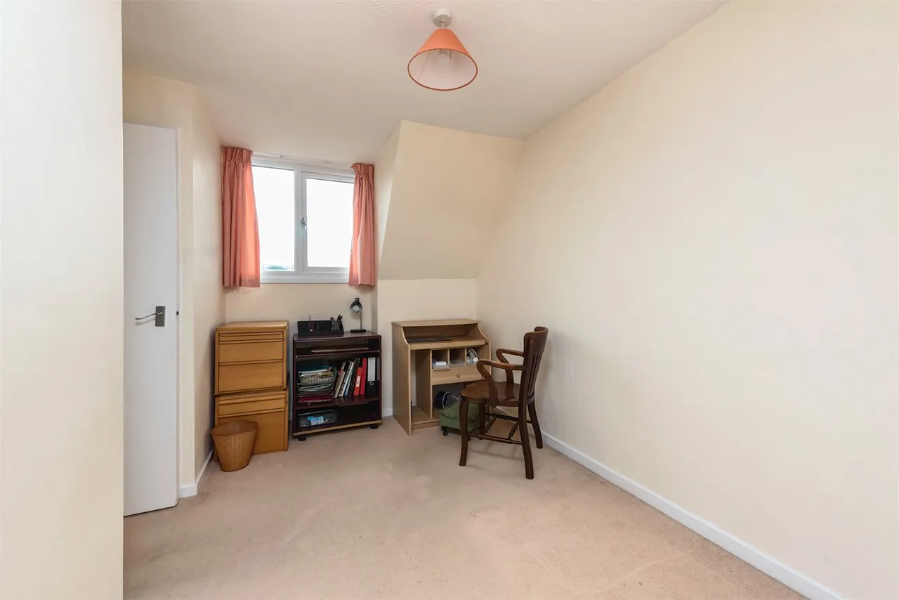 Old Cross Tree Way, Ash Green, Guildford, Surrey, GU12 6HT, photo 10