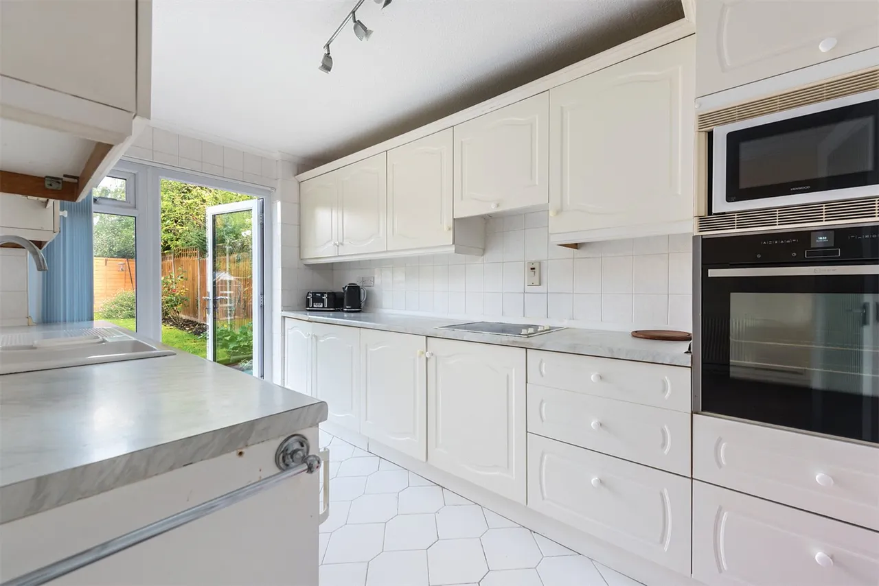 Old Cross Tree Way, Ash Green, Guildford, Surrey, GU12 6HT, photo 4
