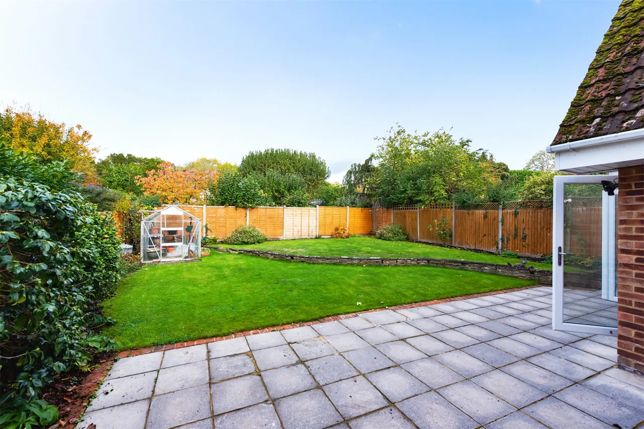 Old Cross Tree Way, Ash Green, Guildford, Surrey, GU12 6HT, photo 14