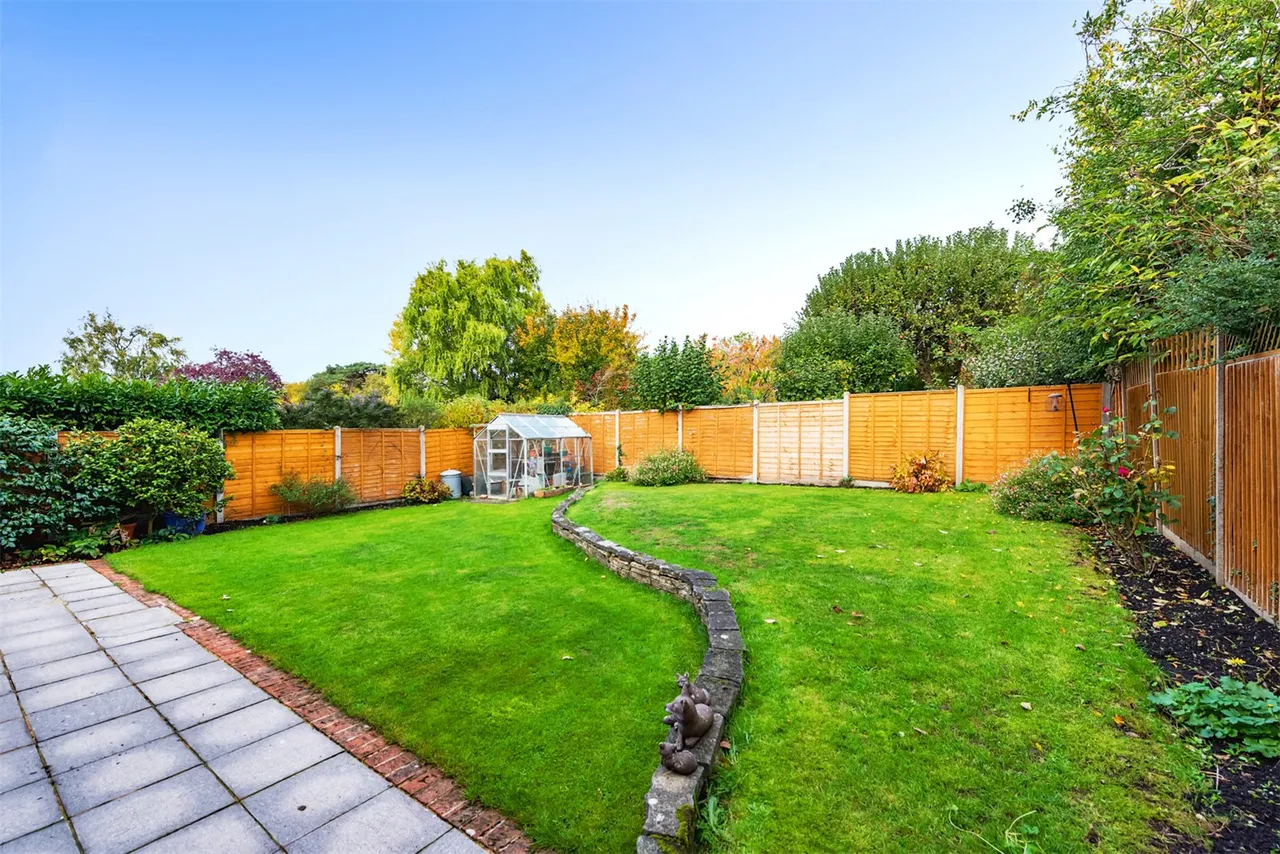 Old Cross Tree Way, Ash Green, Guildford, Surrey, GU12 6HT, photo 6
