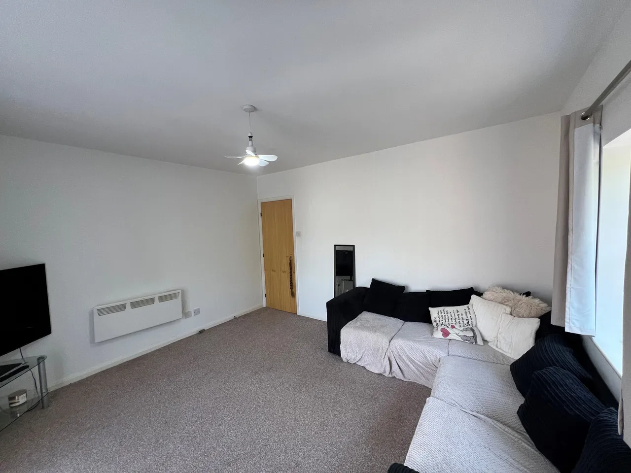 Maidenbower, RH10, photo 6