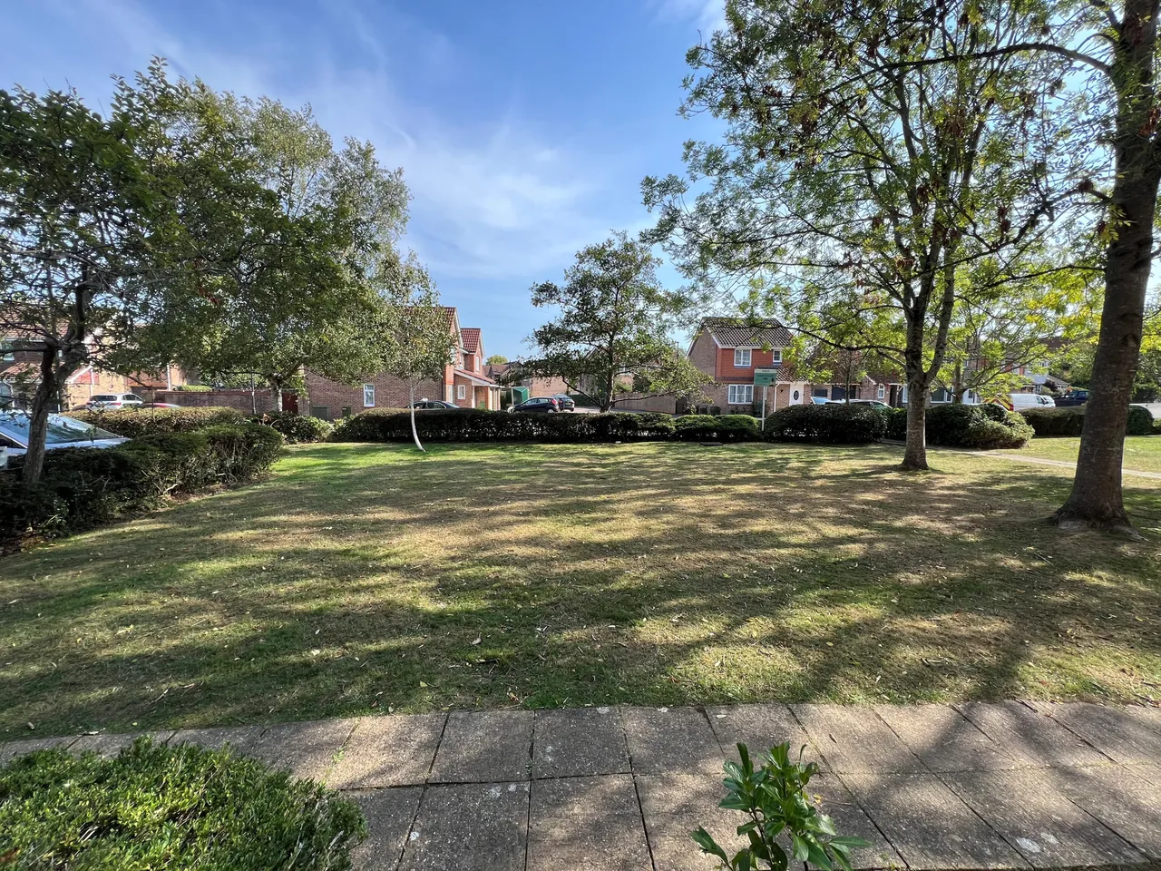 Maidenbower, RH10, photo 11